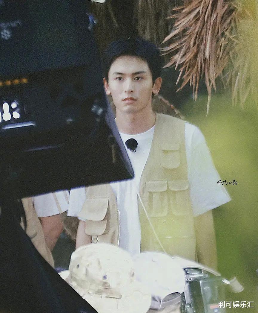 张哲瀚|张哲瀚录节目造型像工人，满脸大汗被网友吐槽：颜值被许凯吊打了