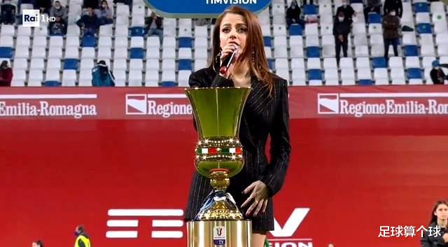 C罗|尤文2-1！诧异的一幕：最后时刻C罗放弃进攻，反正宝强不给他传球