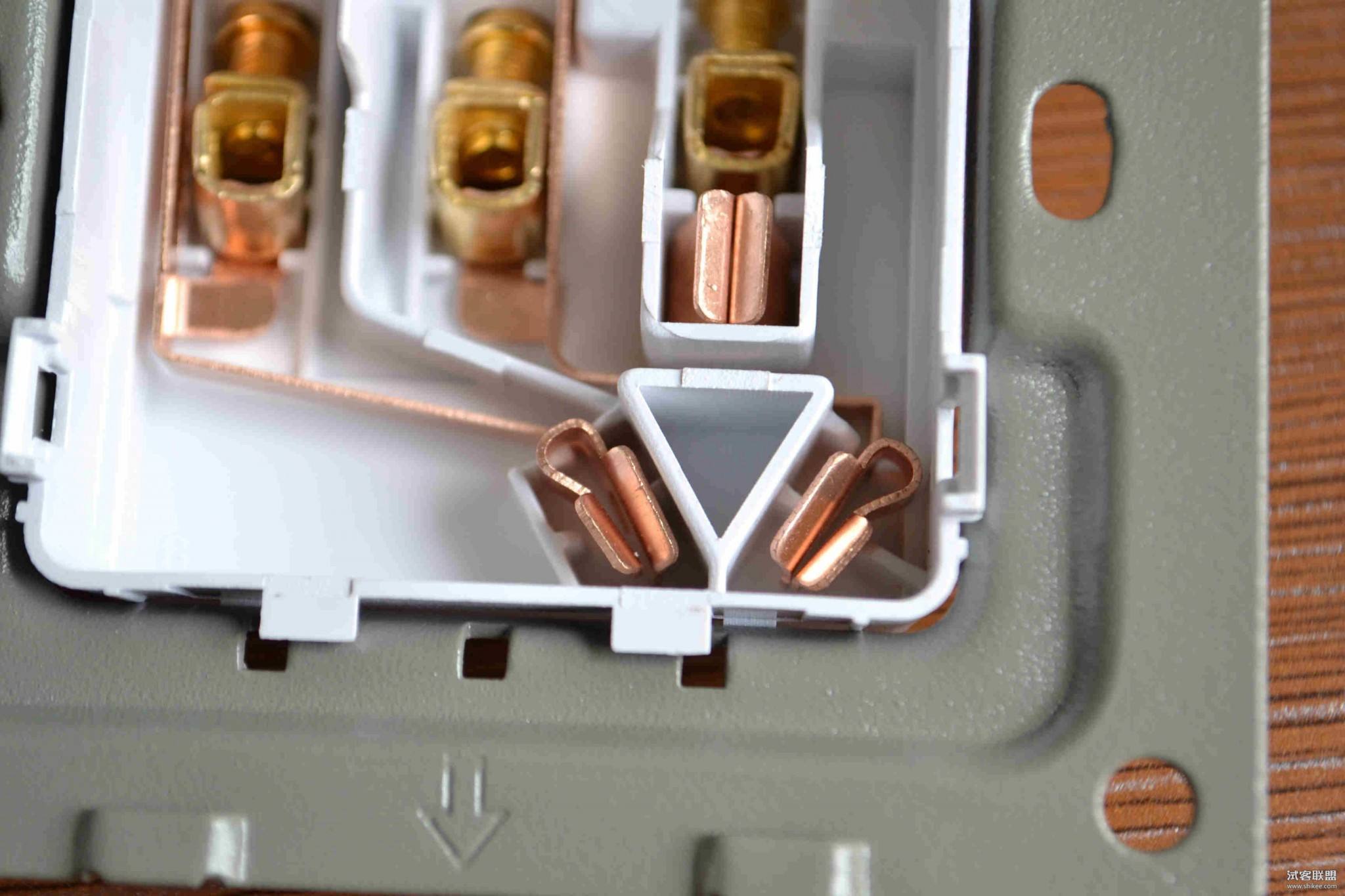 |家用墙壁开关插座选什么品牌？十几元和几十元的产品差别在哪？