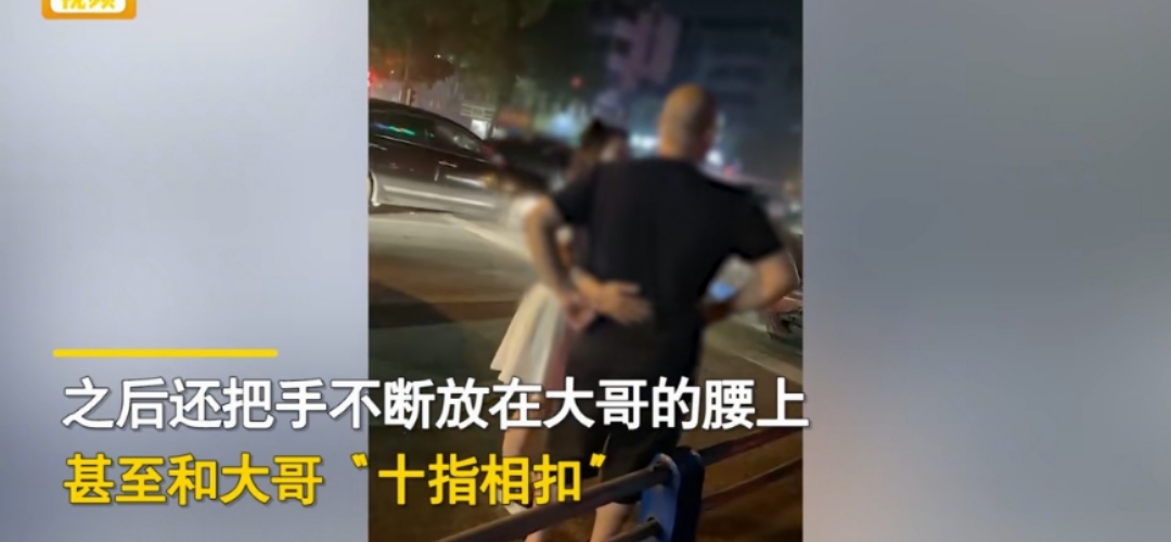 主人公 女子撞车想私了，跟男司机撒娇摸腰：私下好解决，什么都可以