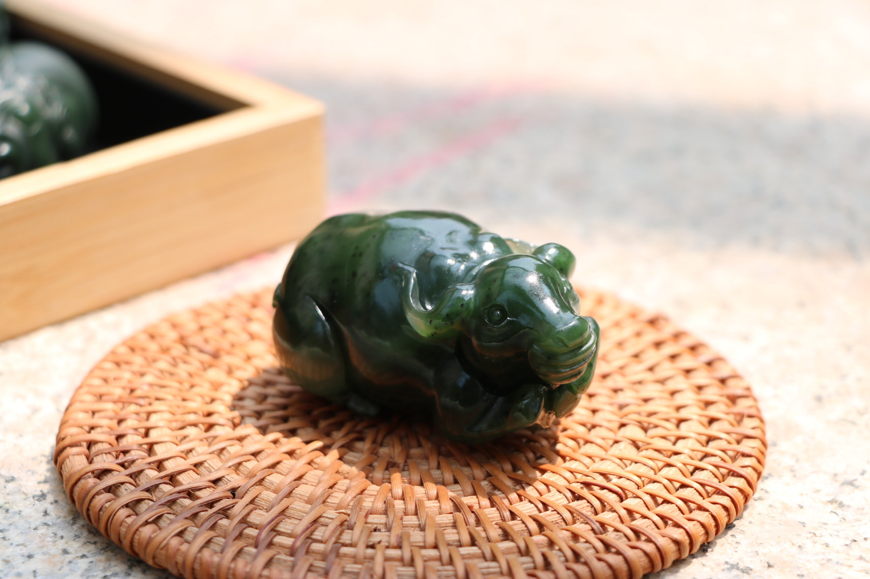 |和田碧玉碧玉色系分类|||玉在山而草木润,渊生珠而崖不枯。