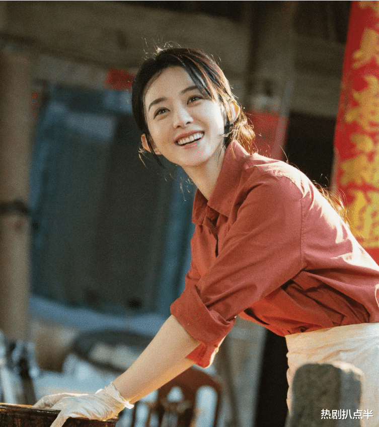 赵丽颖|赵丽颖演技又被吐槽？演农民刨地有气无力，其实细节都在她的手上