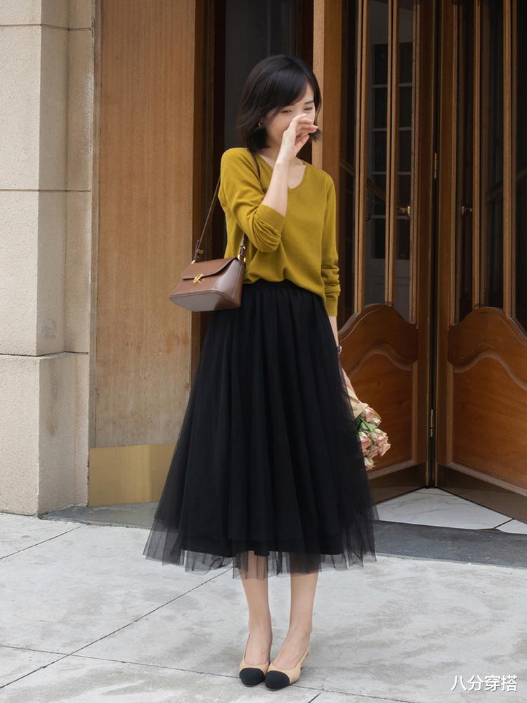 八分穿搭|30+的女性怎么穿才好看，用粗条纹针织衫配薄纱半身裙，高级优雅