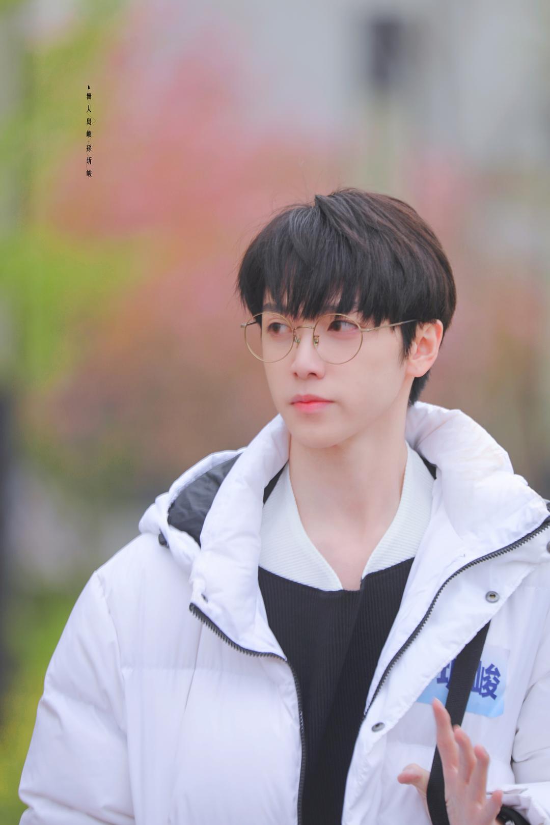 |创造营选手孙圻峻被曝劈腿女爱豆，谈恋爱花女生钱，背后吐槽队友