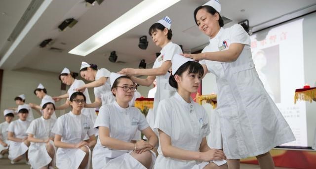 依科育儿吧|7月这些“铁饭碗”大量招人，五险一金福利多，大专以上皆可报名