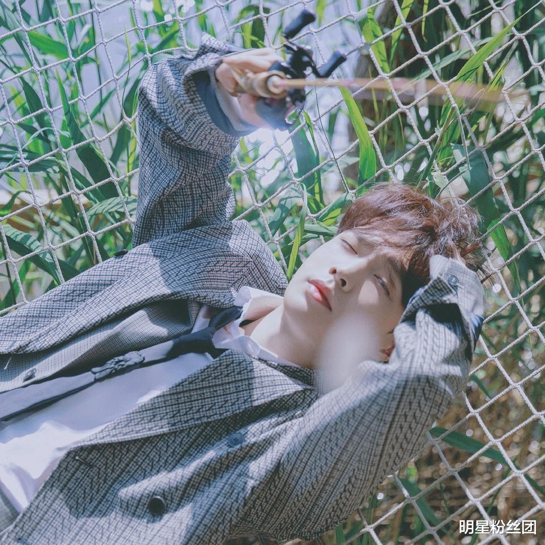 大象|张艺兴彩妆品牌妆容曝光，被网友吐槽老奶奶妆容，你觉得呢？