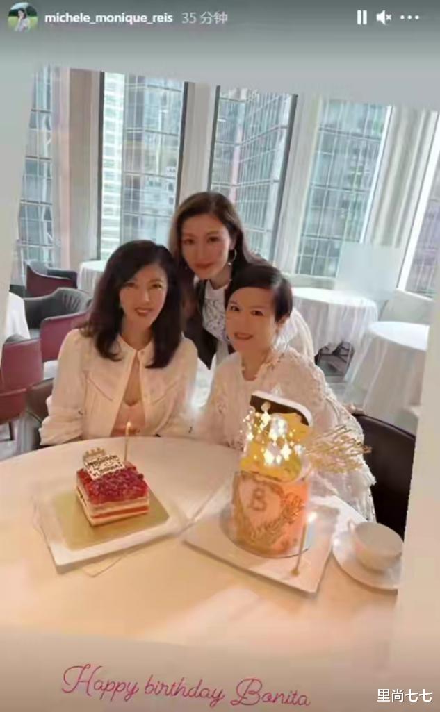 里尚七七|李嘉欣也真绝！老公街头拄拐杖看病，她衣着靓丽和姐姐庆生拍美照