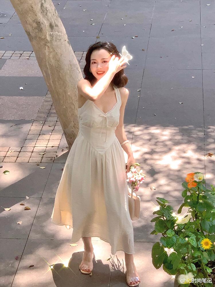 chic时尚笔记|去海边或者水上乐园，怎样不费心机体现“ 清水出芙蓉 ”的感觉