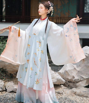 汉服资讯古装文化|秋天该如何选择合适的外搭？或许你该了解一下比甲啦~