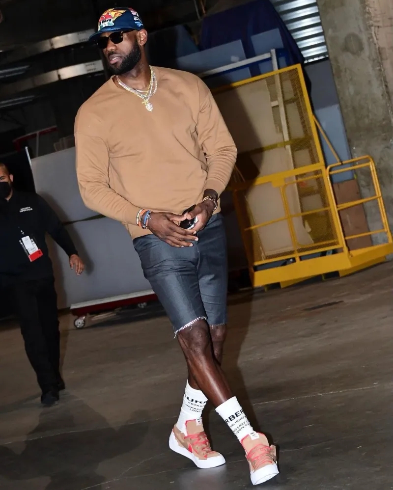 勒布朗·詹姆斯|疯狂发推，詹姆斯：被交易到奥兰多我会退役，当然能恢复到99.9%