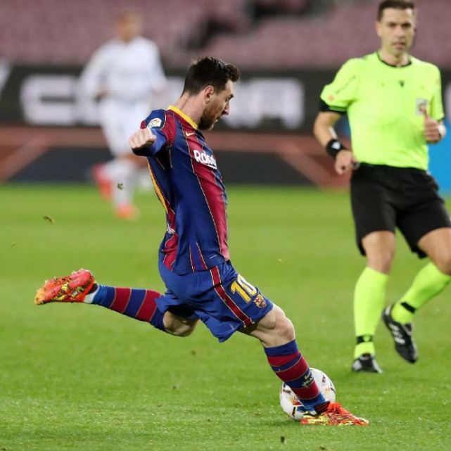 梅西|21-18！梅西3球領(lǐng)跑射手榜！逼近足壇新紀(jì)錄，C羅也只能仰望！