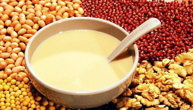 花生|45岁后的女人别太节约,常吃5种“零食”,或有助于延缓衰老