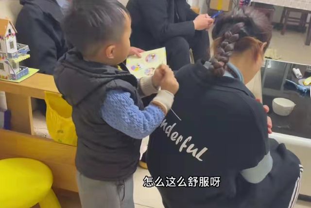 奇奇|奇奇给许妈捶背，让她流下了幸福的泪水，田静：这次换我们来爱你