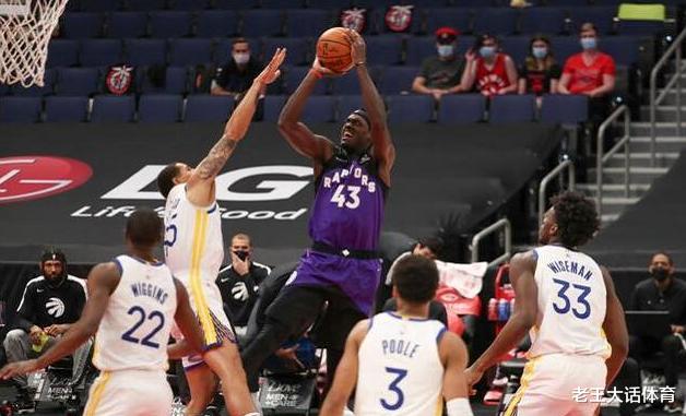 王哲林|沒有庫里就是爛隊，勇士輸61分，日本前鋒打爆懷斯曼，科爾：恥辱