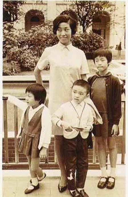 刘德华|“天王”刘德华的血泪史：被吊在房梁上的孩子，如今怎么样了？