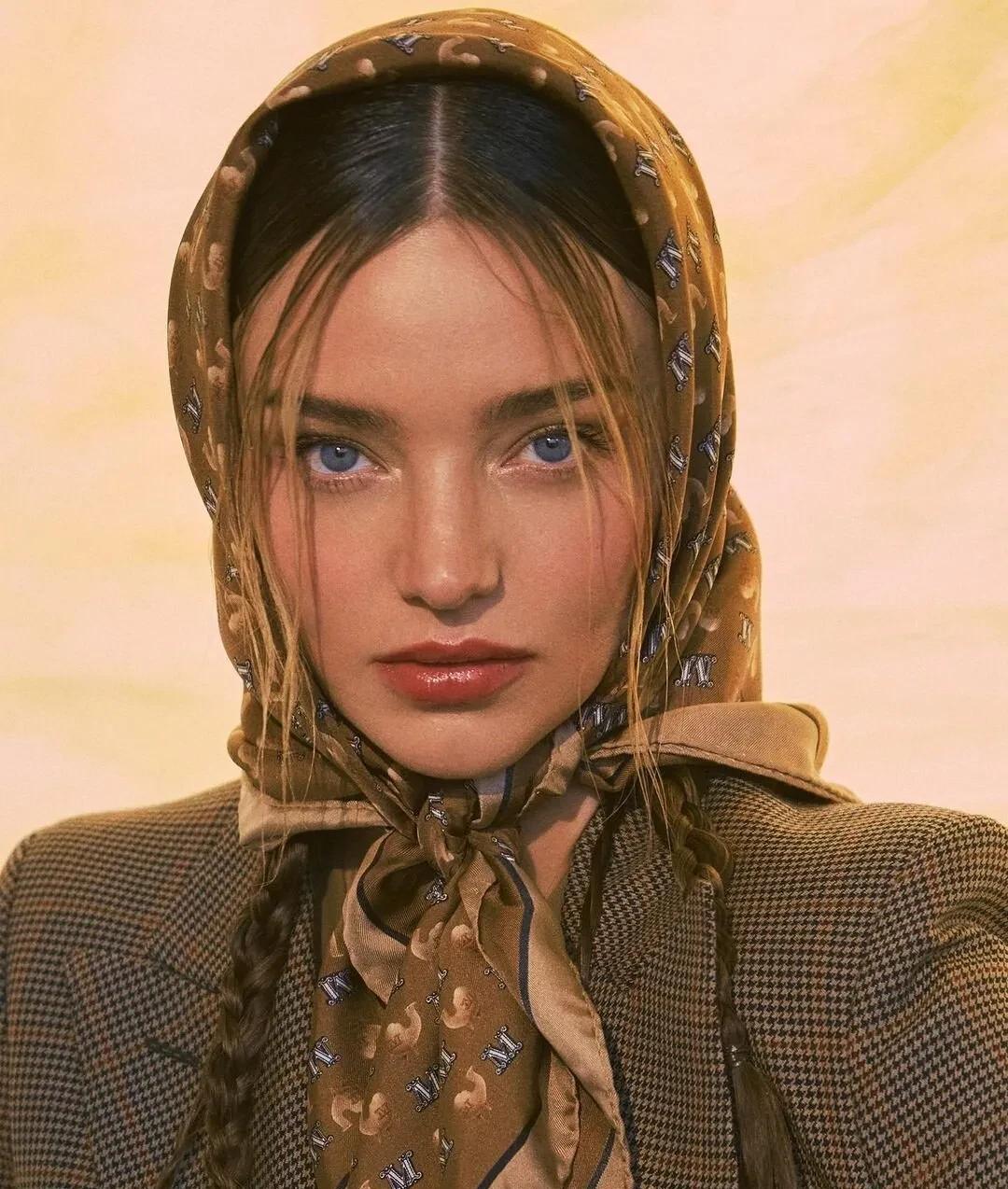 育邻人|组图:米兰达·可儿《BAZZAR》杂志写真大片,大女人气场十足