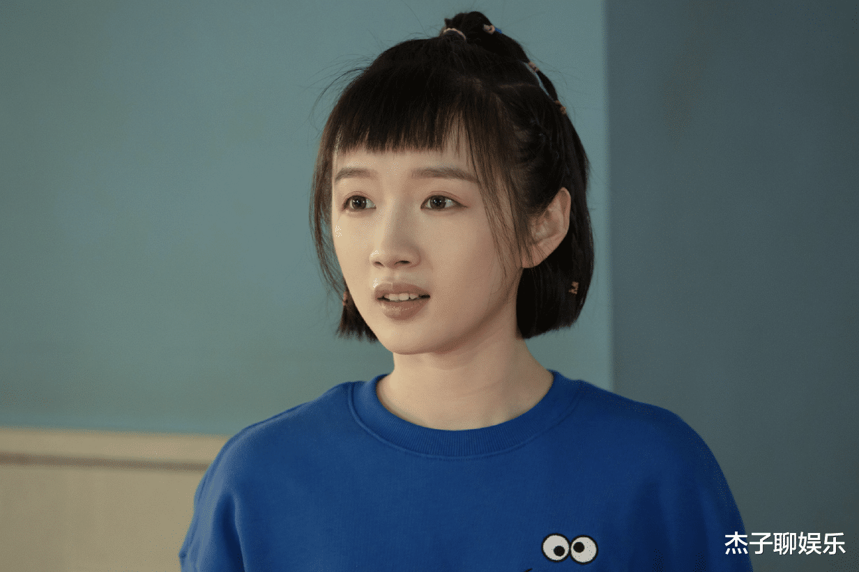 李浩菲|撞脸周冬雨，主持《快本》被骂的李浩菲，新剧合作宋祖儿有望走红