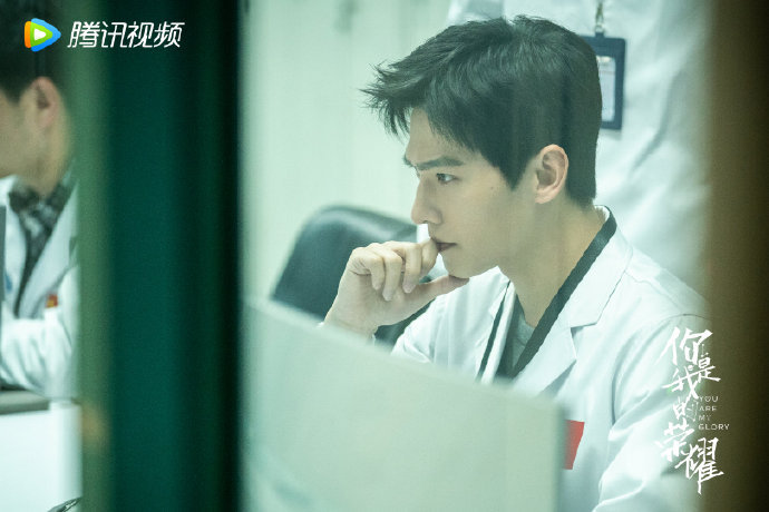 杨洋|《你是我的荣耀》大结局后，网友考古杨洋以前发的微博，发现其高冷形象崩塌