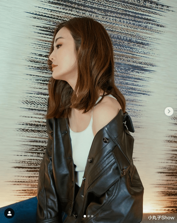 阿Sa|Twins阿Sa造型突破尺度,吊带秀撩人香肩,皮衣皮裤打扮一酷到底