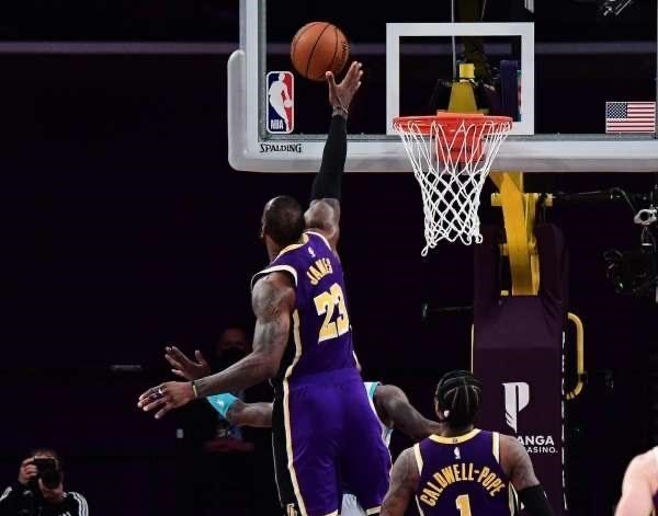 湖人隊|洛城德比！湖人快船再度上演搶人大戰(zhàn)，這次佩林卡比Logo更有優(yōu)勢