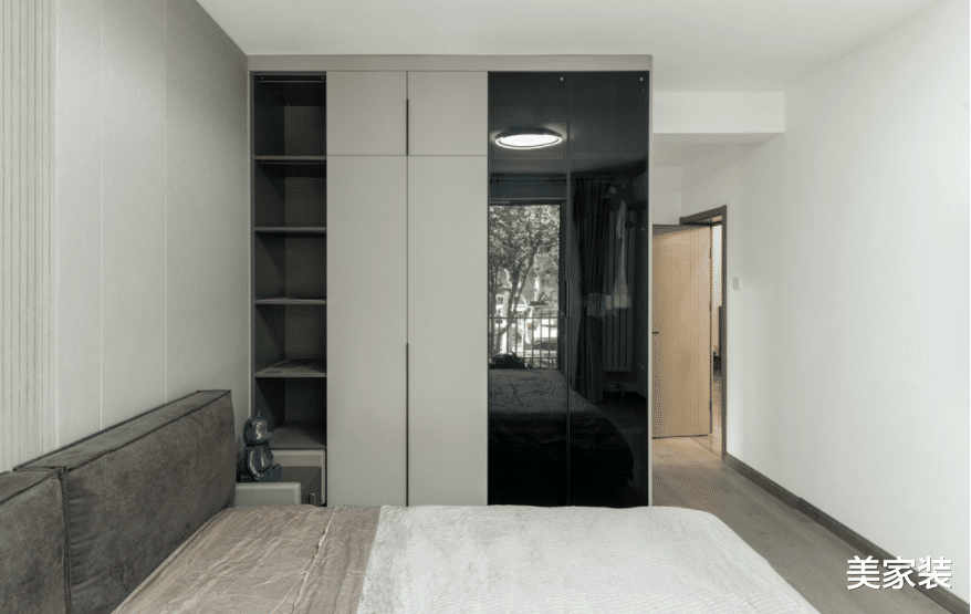现代简约风打造三居室，高级灰做为主色，时髦又前卫