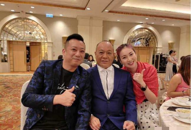 彬仔说经典|大佬B吴志雄嫁女荣升岳父!肥妈送龙凤手镯,王晶太太罕有露面