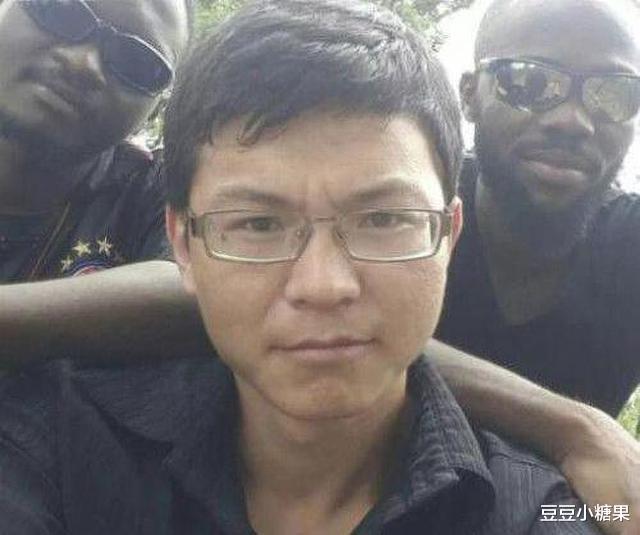 豆豆小糖果|陕西90后小伙非洲当“双酋长”，10公顷封地能世袭，受当地人爱戴