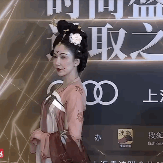 李若彤|红毯盛宴来袭：杨颖看一眼就沦陷，娄艺潇穿汉服，李若彤杀疯了！