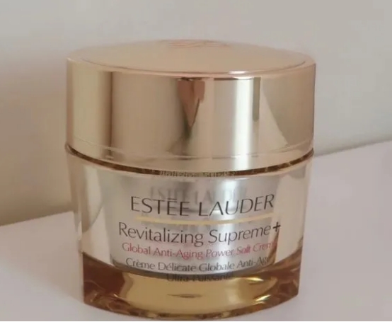 护肤品 过了40岁的女人,如何保养才不显老?精致的女人都用这几款护肤品