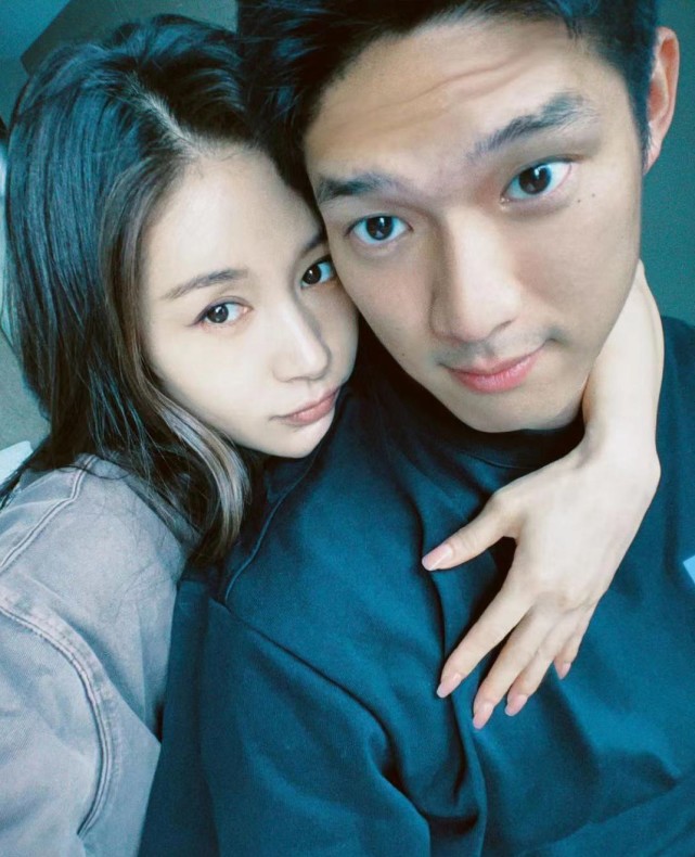 王子文|王子文晒情侣合照秀恩爱，从后拥抱男友吴永恩，热恋期难舍难离