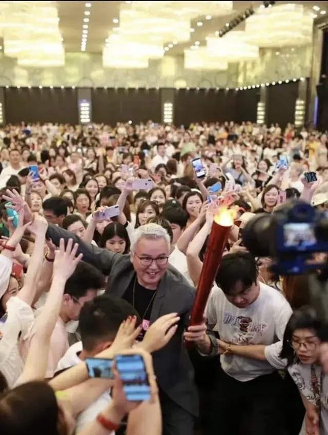 张庭|张庭和林瑞阳动员大会名场面曝光，全程慷慨激昂，像大型洗脑现场一样