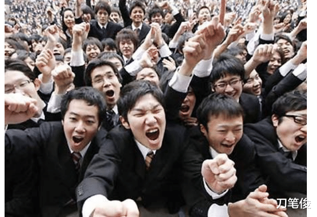 刀笔俊 大学生越来越难找到工作，为何大学生送外卖成为“常态化”？