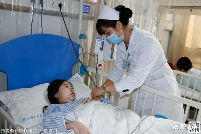摄客微刊 女孩患病双腿瘦成皮包骨，妈妈24小时守护，女儿：还想跳舞