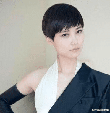 久经风霜的脸庞|李宇春罕见晒爸妈,豪宅朴实接地气,如今还是酷酷形象现身