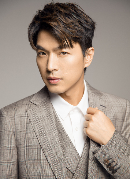 李玟|还记得《放羊的星星》男二吗？ 被爆转行卖家具，40岁嫩得像少年