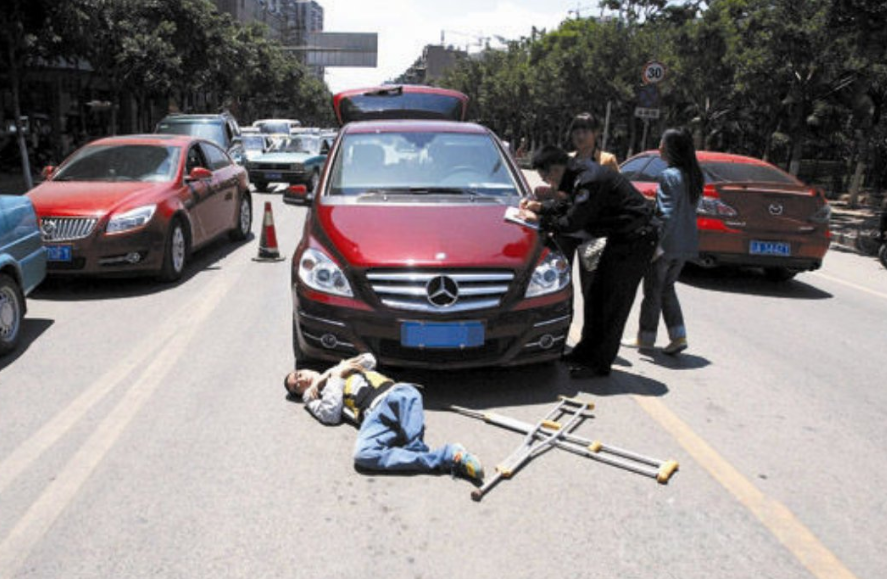 碰瓷 开车故意撞死一个碰瓷的人会有什么样的后果？交警告诉你答案！