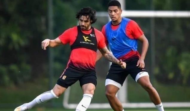 埃尔克森|名记称艾克森不配进国家队，前国足队长：我现在上场都能进球