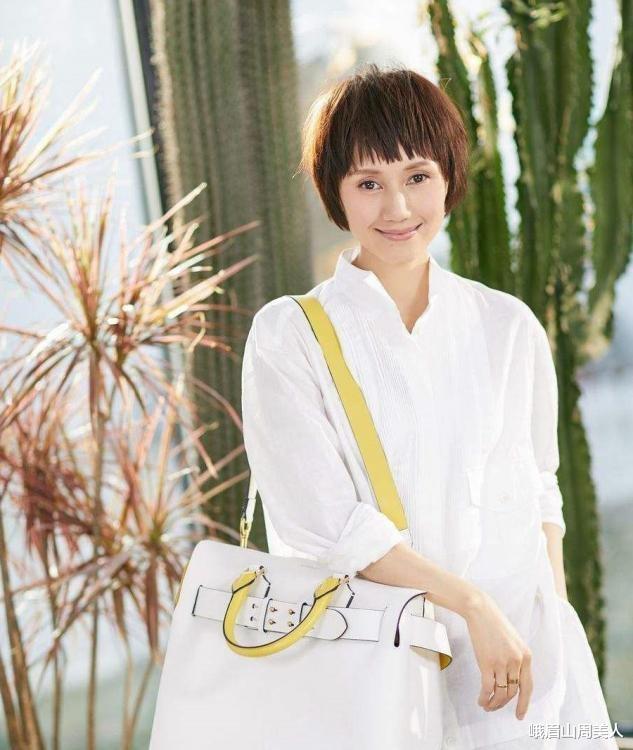 发型|?45岁的女人，建议避开这5种发型，不仅大妈感十足，还显老没气质