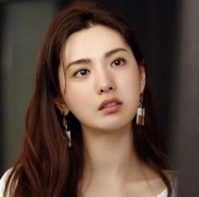 香奈儿|“人鱼公主”林珍娜：一度被评为“世界第一美”，却无缘国内发展