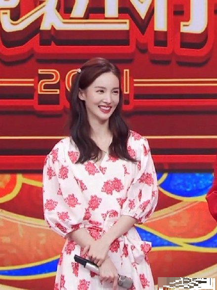 杨幂|和李沁、金晨站在一起的杨幂，真的老了