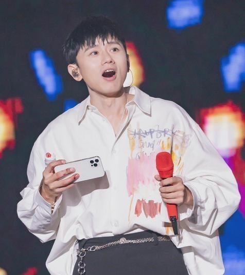 张杰|张杰：祸不单行，2个月内先后入院接受“鱼骨摘除和缝针”2项治疗