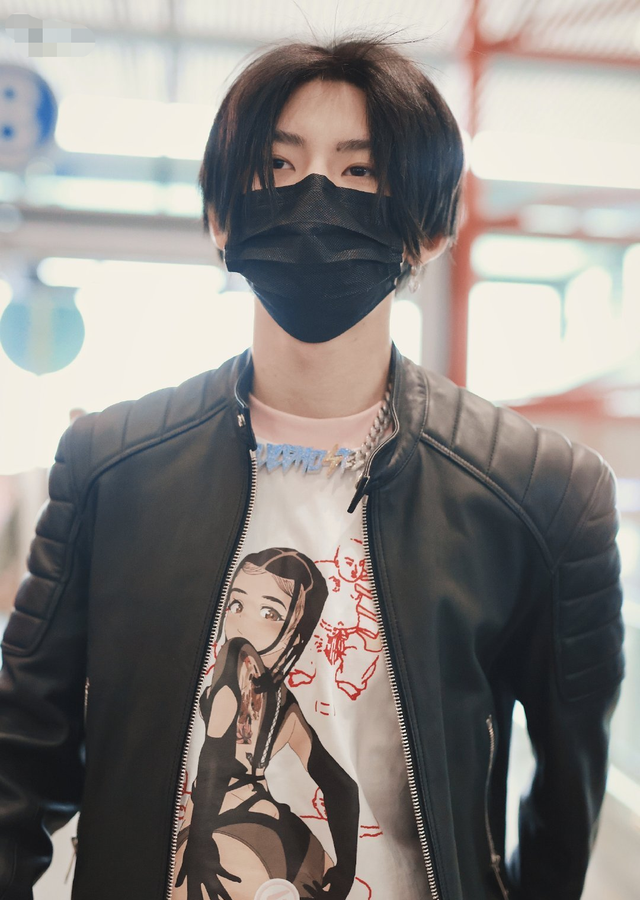 小鬼|小鬼、范丞丞穿衣惹争议,机场照流出被指没眼看,遭网友批评