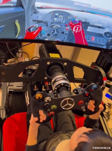 林志颖|林志颖晒儿子，12岁Kimi戴头盔开赛车好炫酷，家中客厅还有天价法拉利