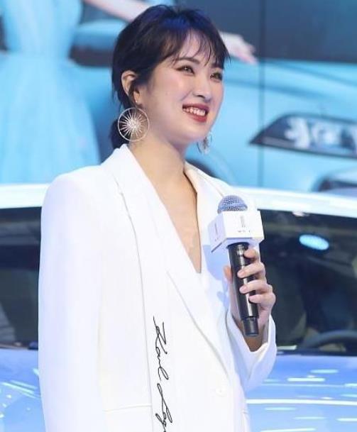 金樱妈妈|丁真带队采购,生图暴露姚安娜真实颜值,衣衫肥大像桑拿妹