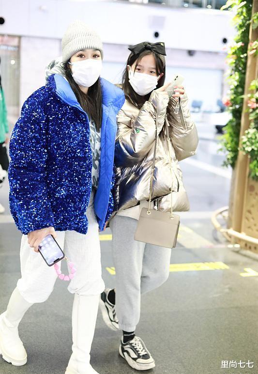 钟丽缇|钟丽缇一家久违合体，13岁次女穿国货身高超1米7，幼女首烫芭比卷