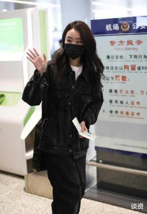 张小斐|张小斐为李焕英扫墓被偶遇，贾玲全程不见人，网友感叹神仙友情