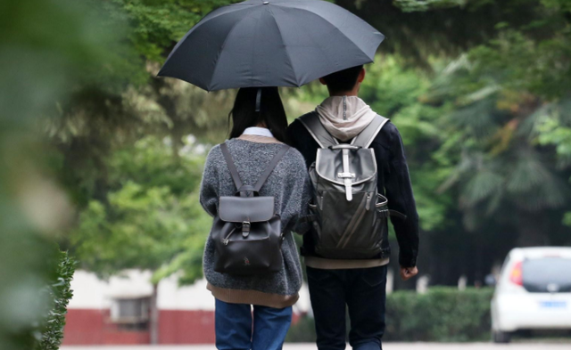 求职|毕业工作vs谈恋爱,你会选择哪一个?大学生选择从未如此一致