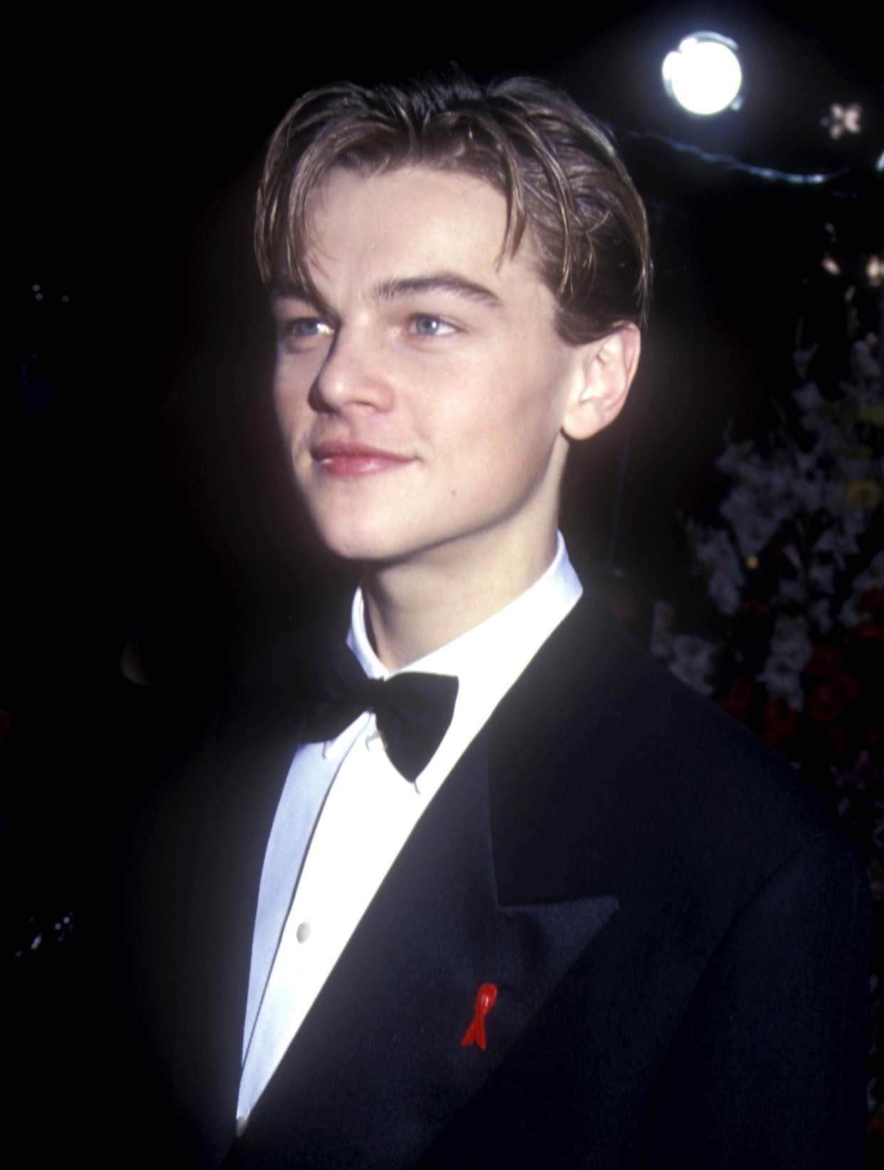 吴京|现实世界的白马王子！回顾莱昂纳多颜值巅峰传奇照，20岁帅到疯传