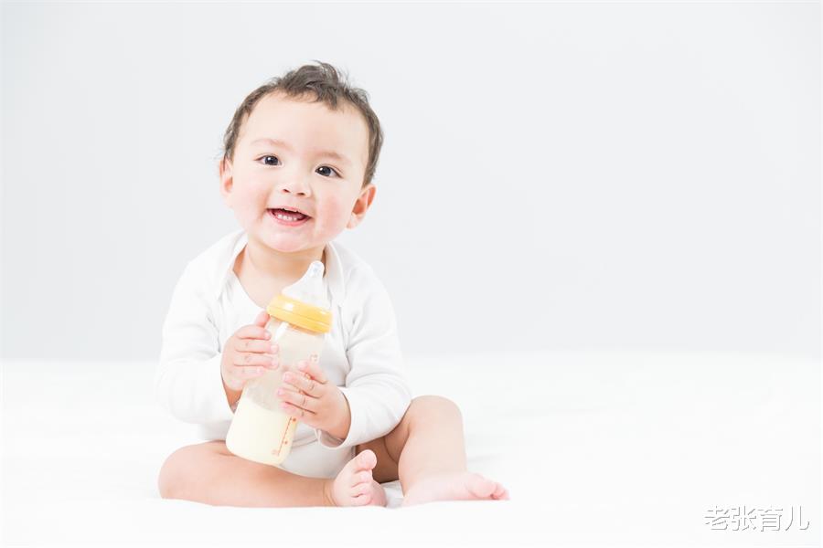 老张育儿|宝宝抗拒奶嘴,不愿使用奶瓶怎么办?3个小妙招宝妈们不妨试试