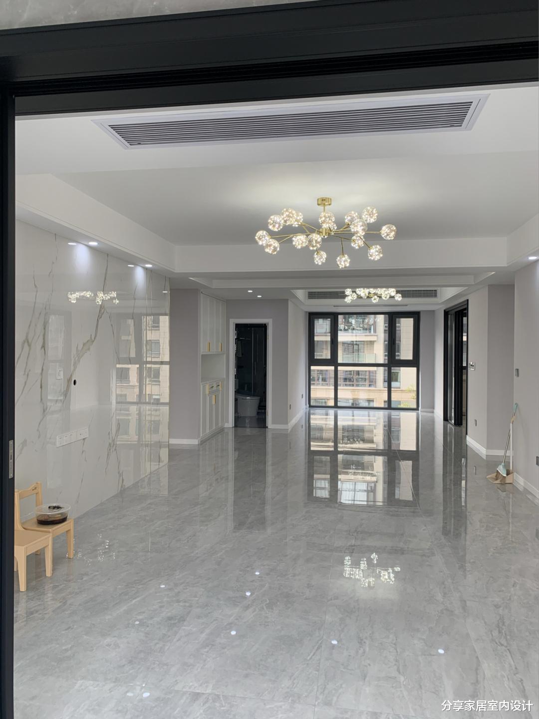 看她家自己负责装修的新房,保洁做完特别好看,嵌入式鞋柜很实用